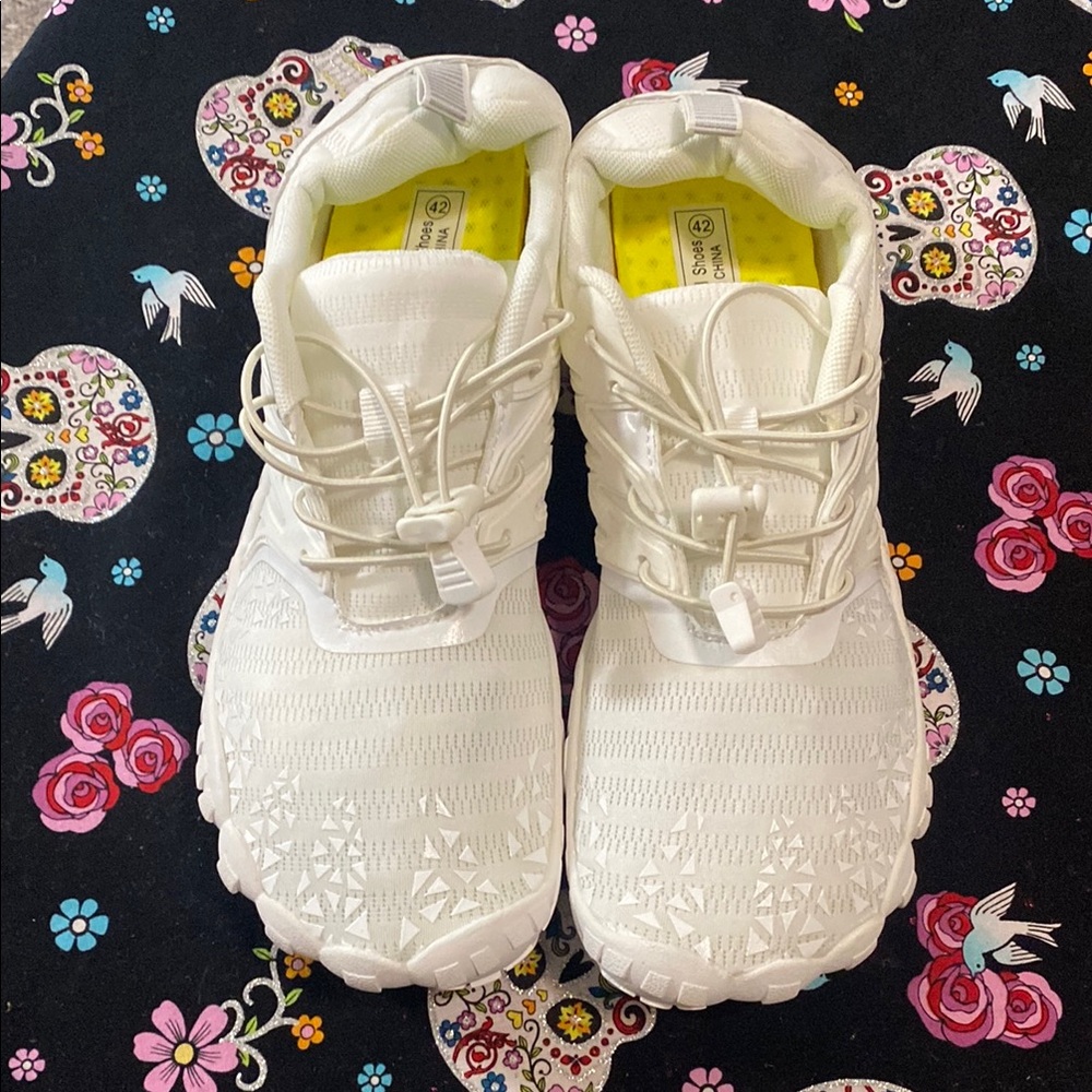 Women’s White Athletic Sneakers – Lightweight Walking Running Shoes (Size 11)